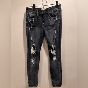Junior’s Mudd FLXStretch low rise skinny jeans. Size 9.